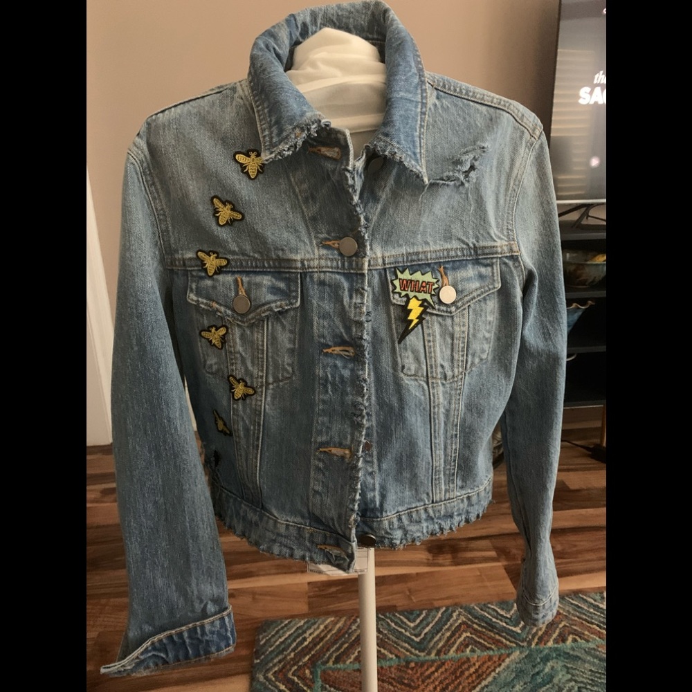 Osos distressed denim jacket with patches. Nwot‎